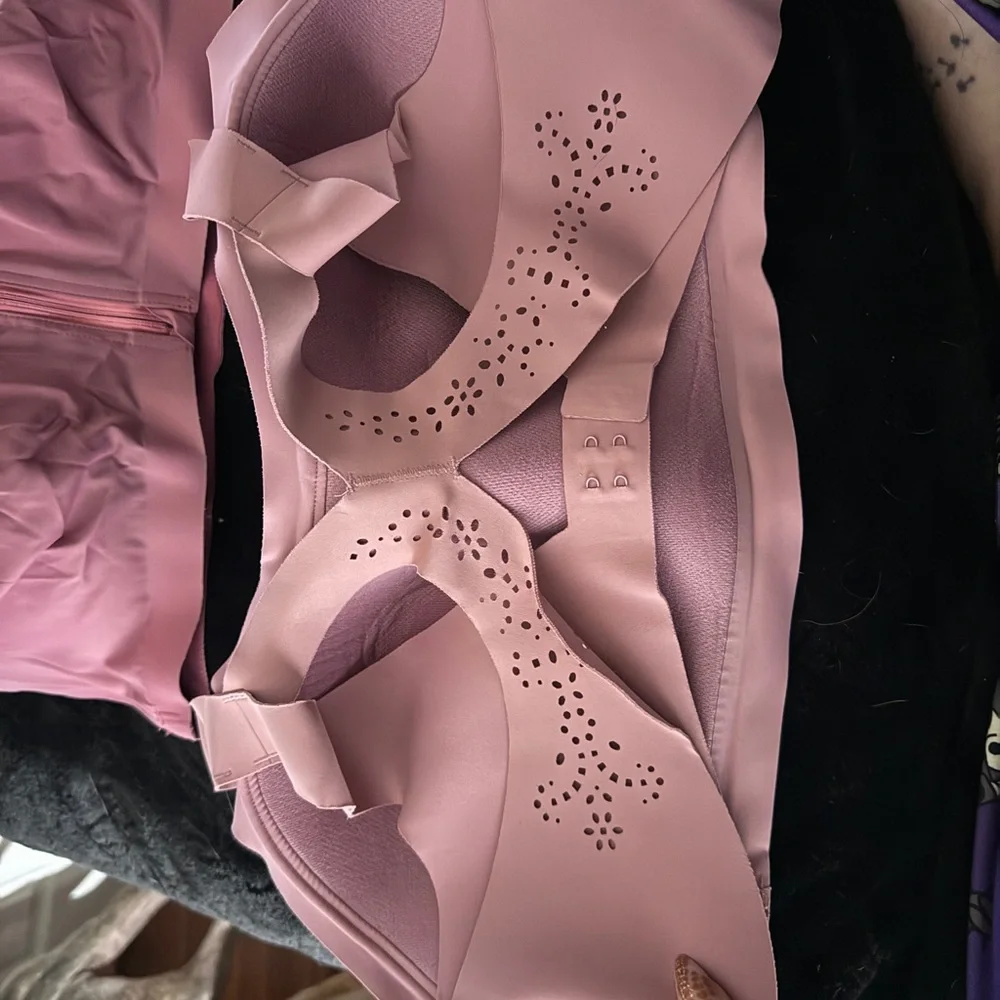 Bundle of Four Victorias Secret Sports Bras - Picture 9 of 9